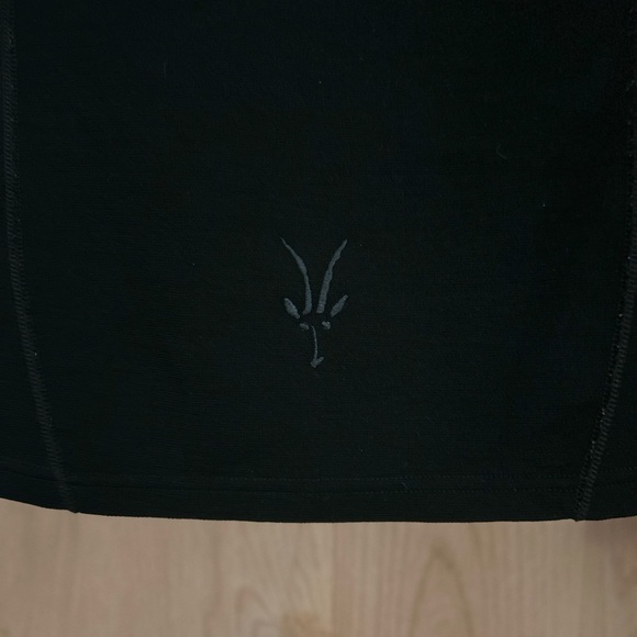 Ibex Women’s 100% Merino Wool Black Half-Zip Ski warm Hooded base layer. medium - Picture 3 of 8